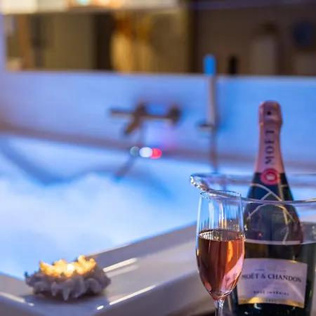 Mare Prive - Luxury Jacuzzi Suite, Carvajal Beach, By Alohamalaga Appartement