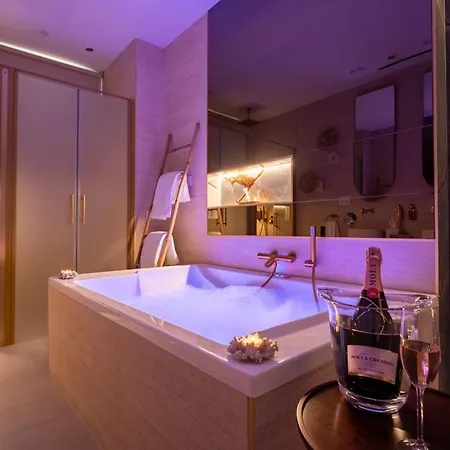 Mare Prive - Luxury Jacuzzi Suite, Carvajal Beach, By Alohamalaga * Fuengirola